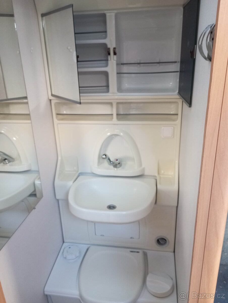 Chateau 403C r.v.2001 el.mover+markýza - 9