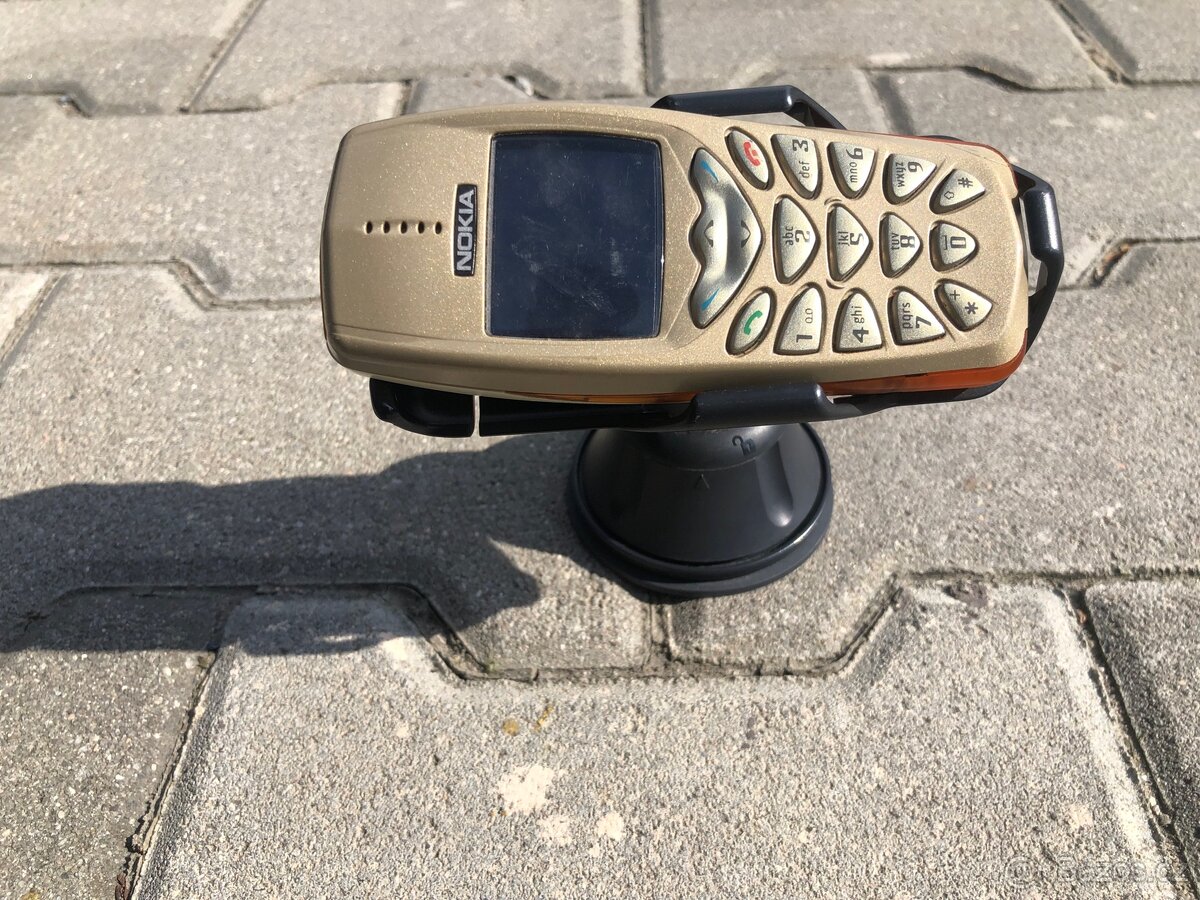 Staré mobily a příslušenství - 9