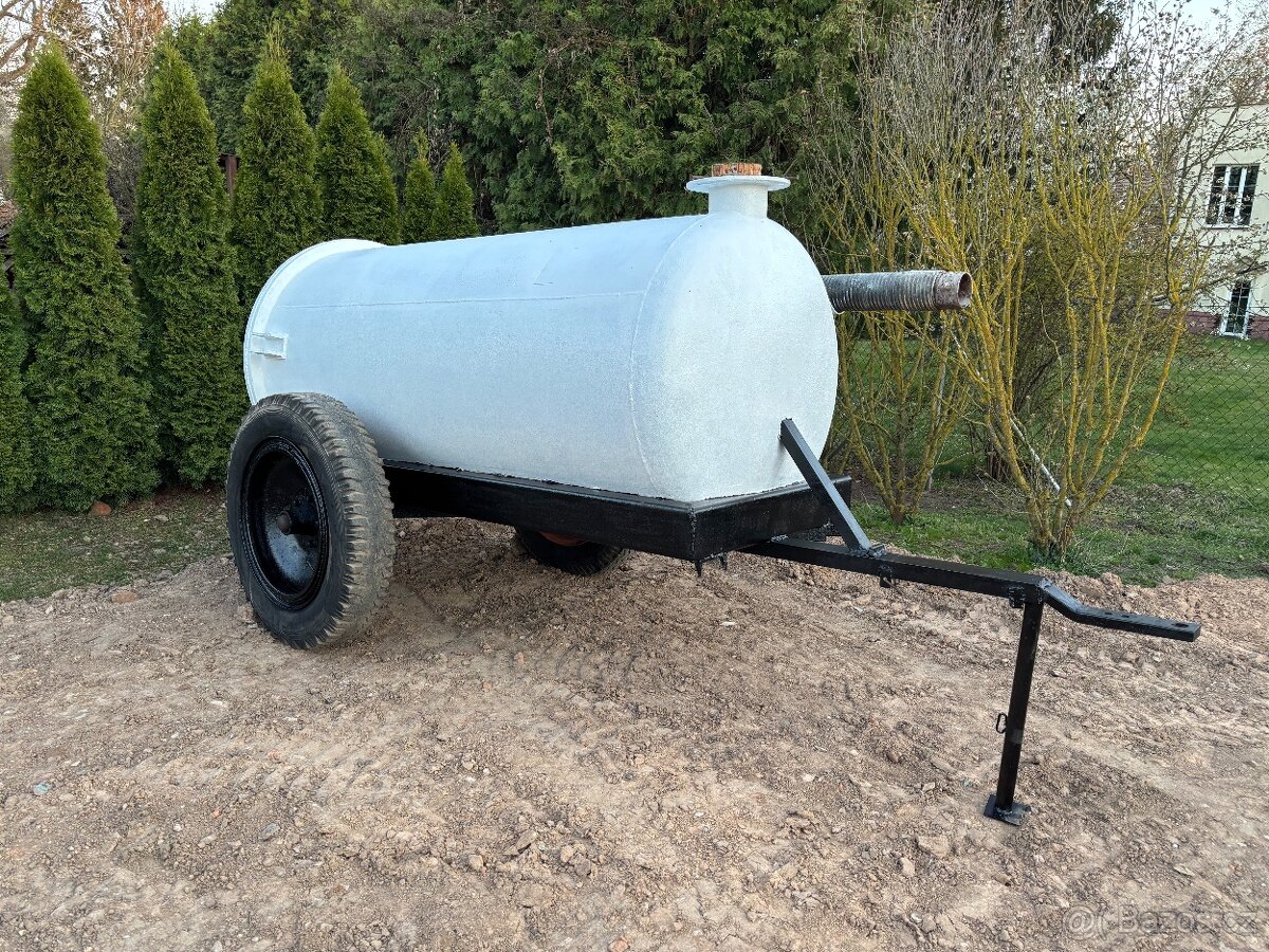 Cisterna na vodu za traktor, objem 1500l - 9