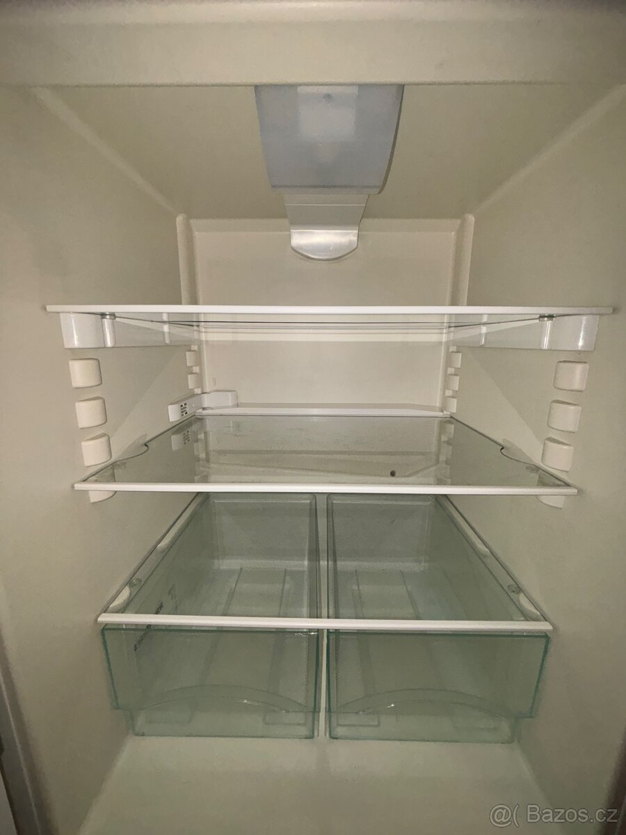 Lednice s mrazákem LIEBHERR - 9