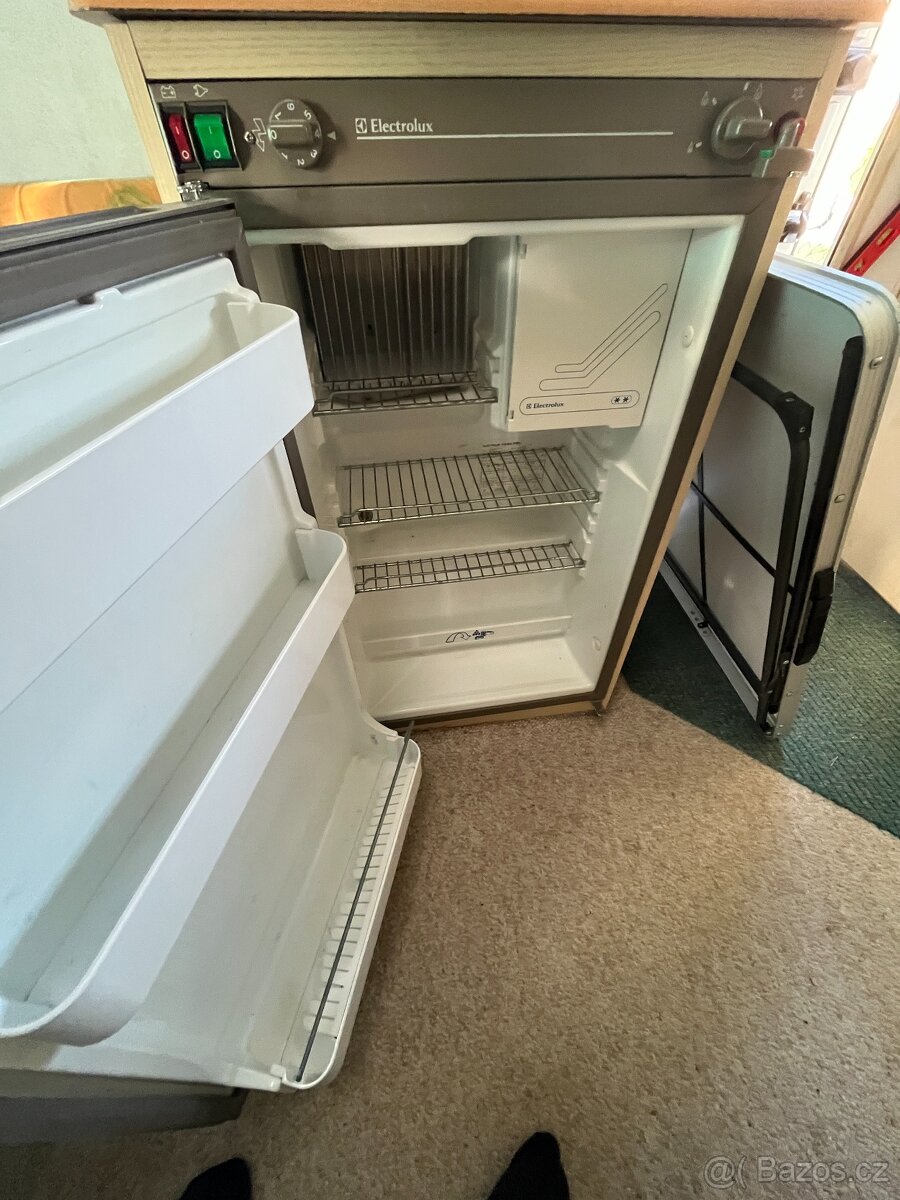 Obytný přívěs karavan - 9