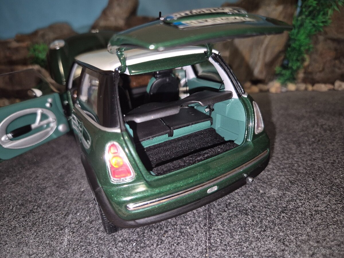 Prodám model 1:18 MINI COOPER 2001 Kyosho - 9
