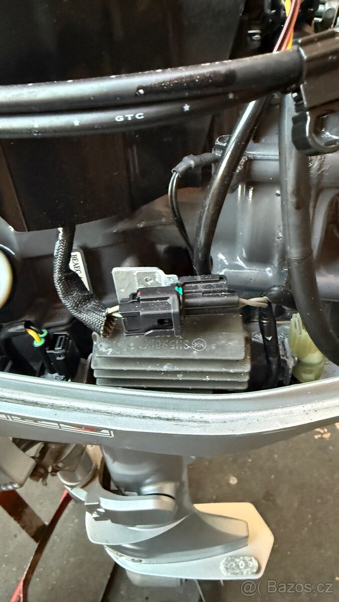 Lodni motor Honda BF 6hp 4takt, kratka noha, dobijeni na 12v - 9