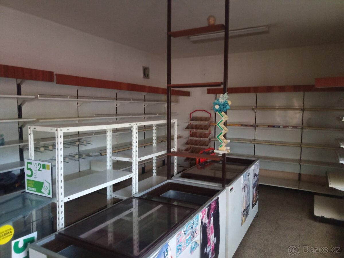 Prodej velkého domu v centru Dambořic - 9