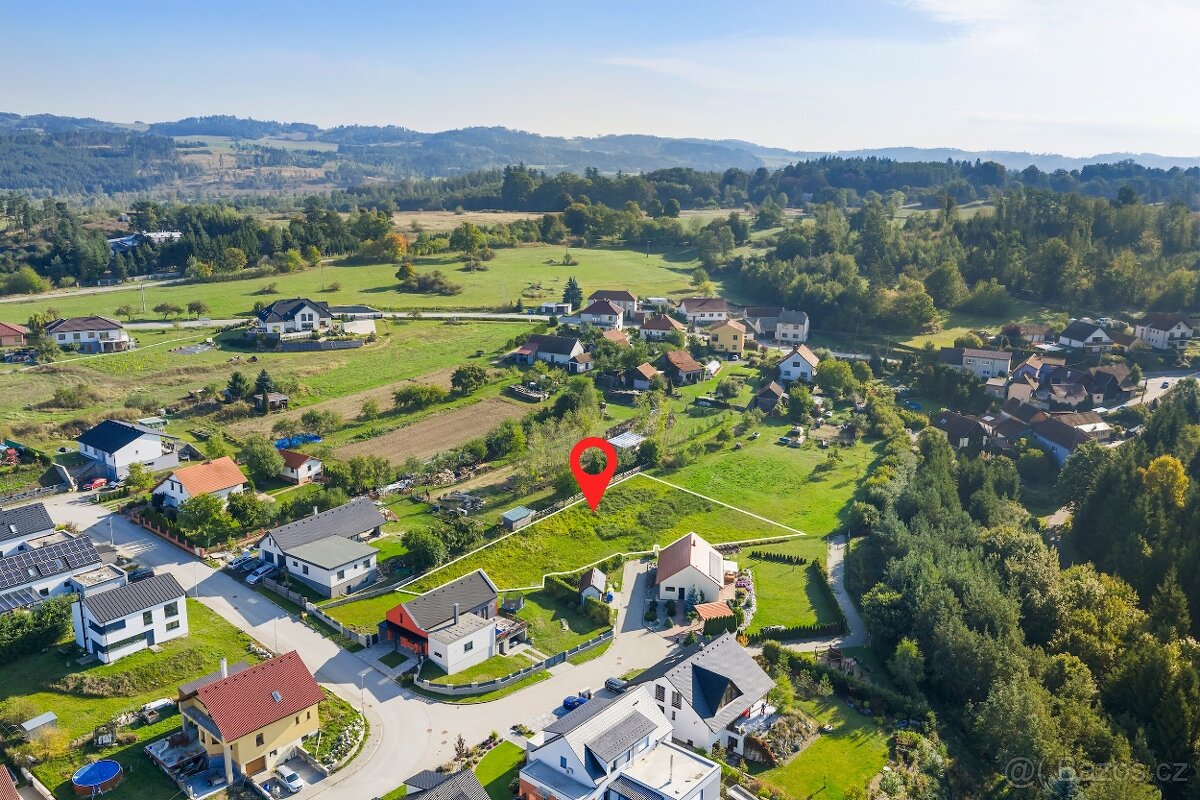 Stavební pozemek Petráveč - 9