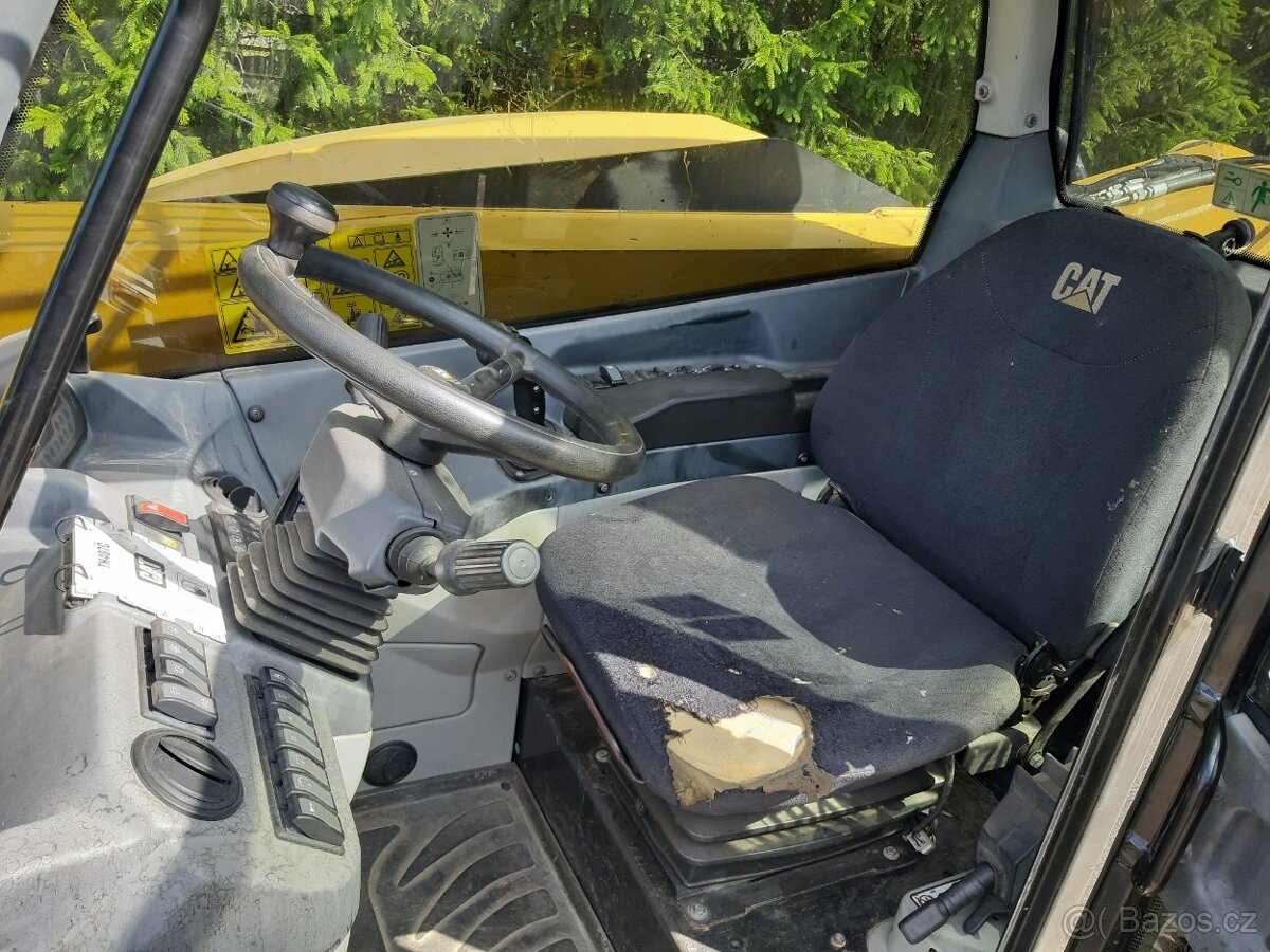 Teleskopický manipulátor CAT TH407C 2015 - 9
