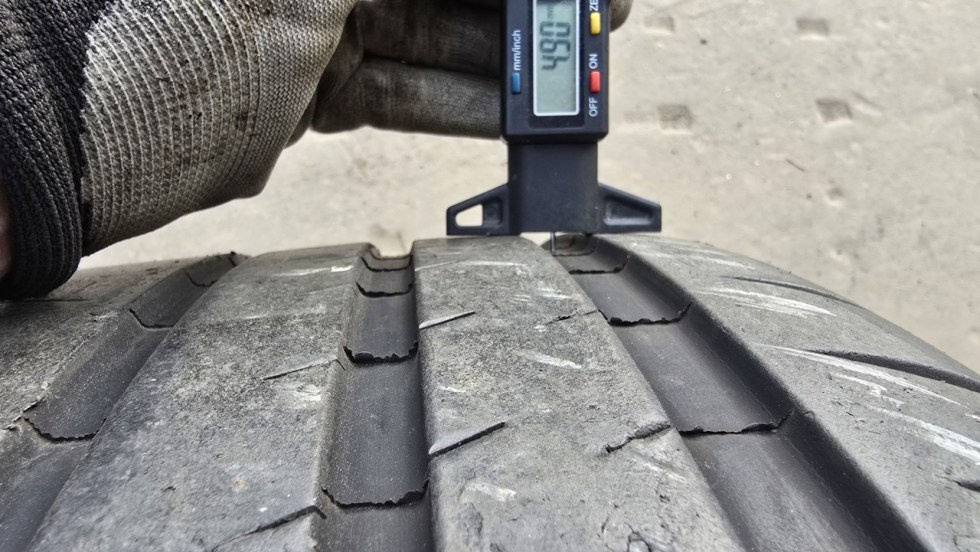 Letní pneu 265/35/19 Michelin - 9