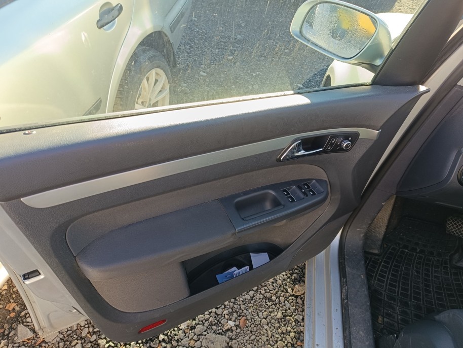 ND z VW Touran 1896.cm3 77.kw nafta r.v.2005 (K17) - 9