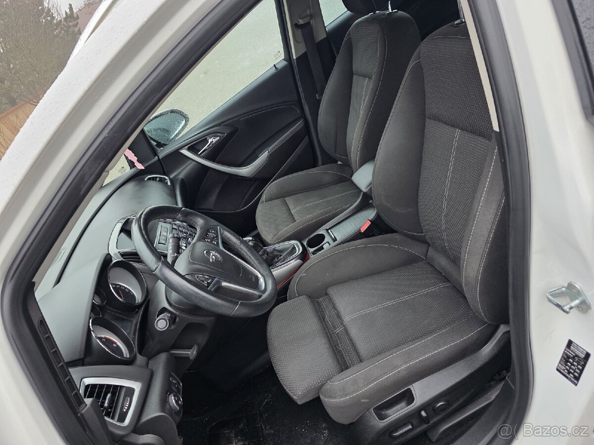 Opel Astra Sports Tourer 2013 - 9