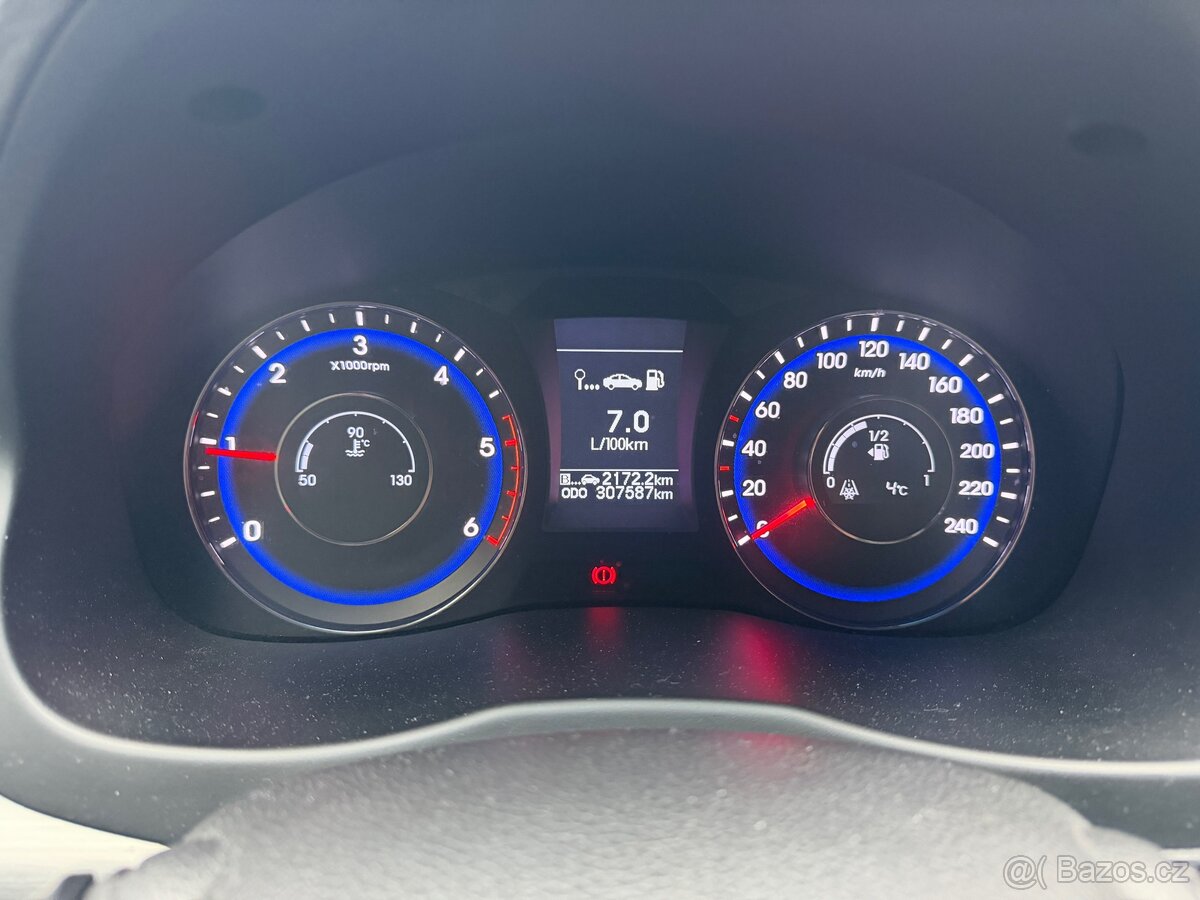 Hyundai I40 combi 1.7crdi 100kw rok 12/2014 - 9