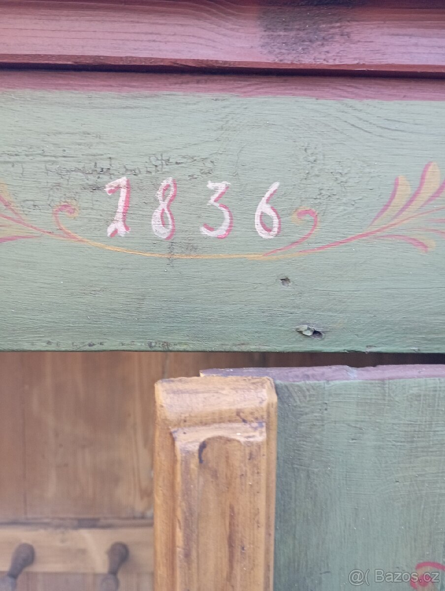 Starožitná skříň - 9