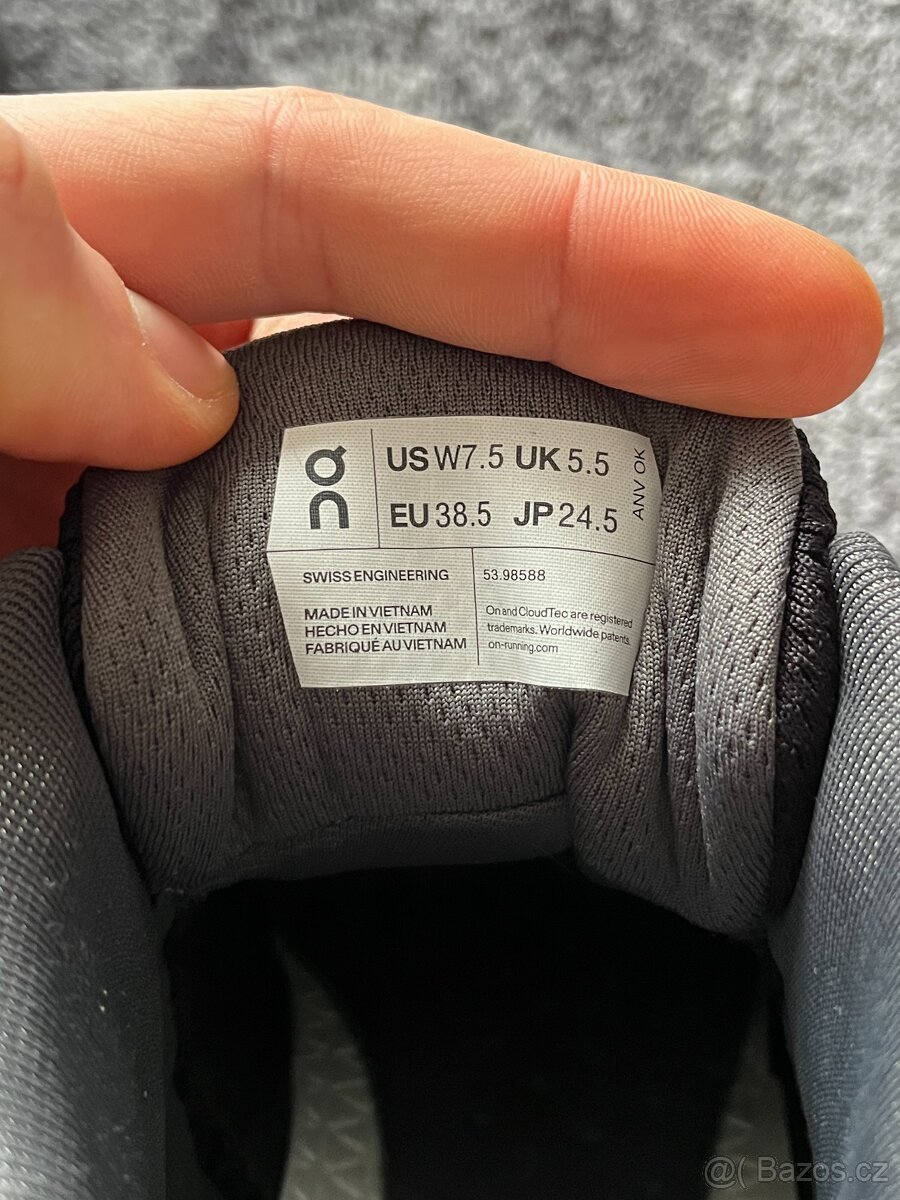 On Running, model Cloudtrax, velikost 38,5 - 9