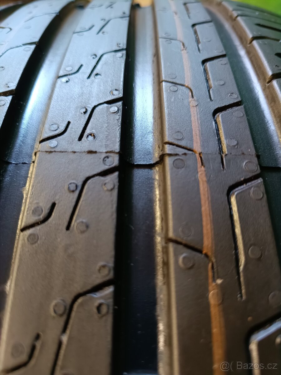 4ks nove letni 235/50/19 continental - 9