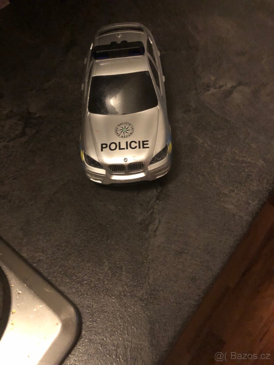 2x Auto - vydávající střelbu,zvuky,blikající - 9