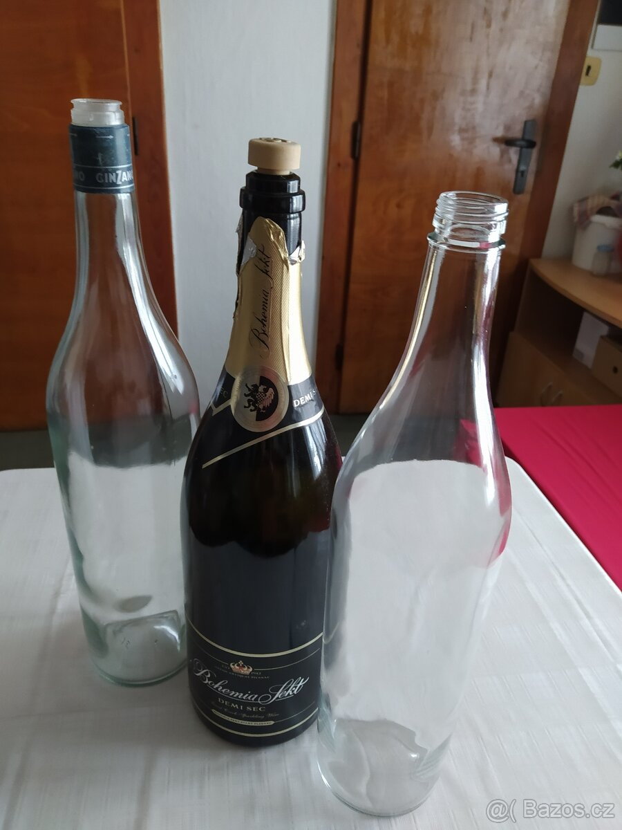 láhve 0,5l a 1lt s uzávěrem, plucky (placatky) 0,2l - 9