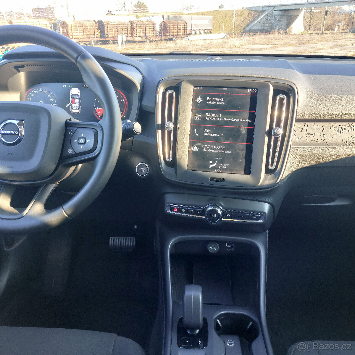 Volvo XC40 T2, 16500km - 9