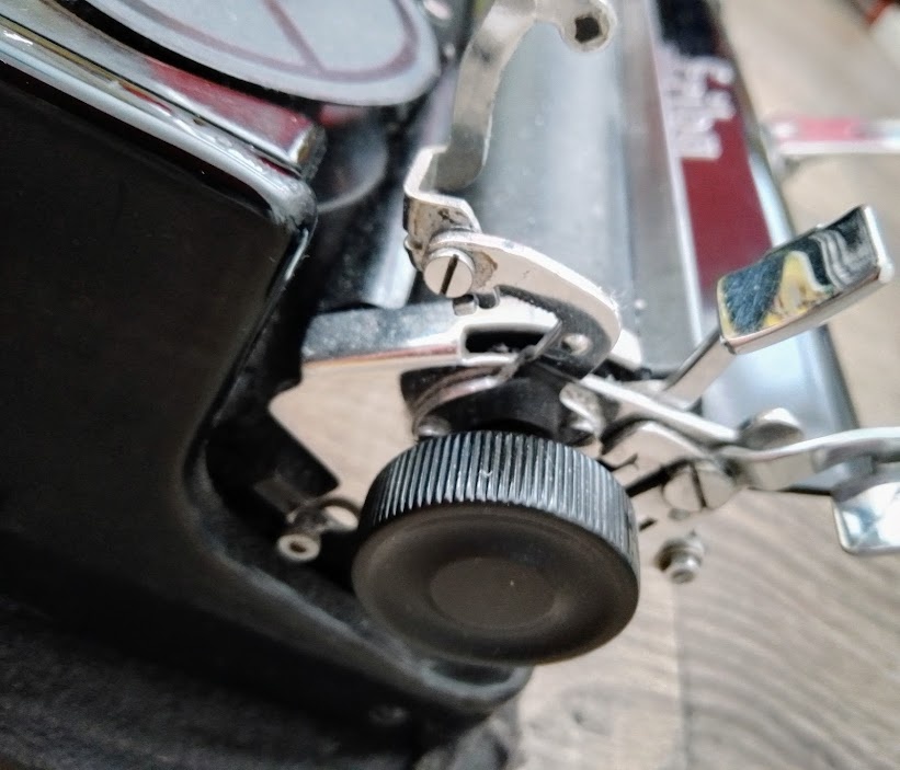 STAROŽITNÝ KUFŘÍKOVÝ PSACÍ STROJ ERIKA 6 A.-G. Vorm. Seidel - 9