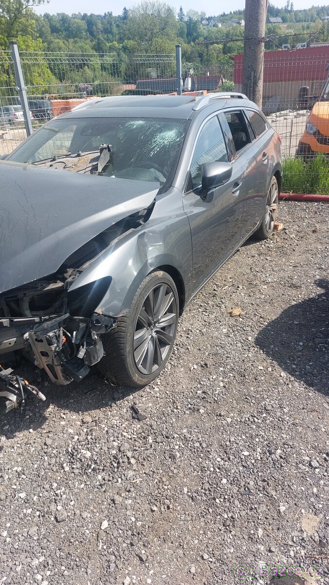 Prodám havarovanou Mazda 6, nafta 135kw, r.v. 2019 - 9