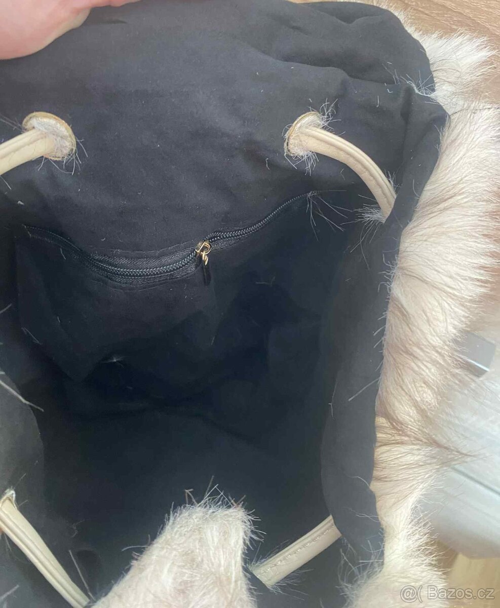 Nový krásný chlupatý batůžek - 9