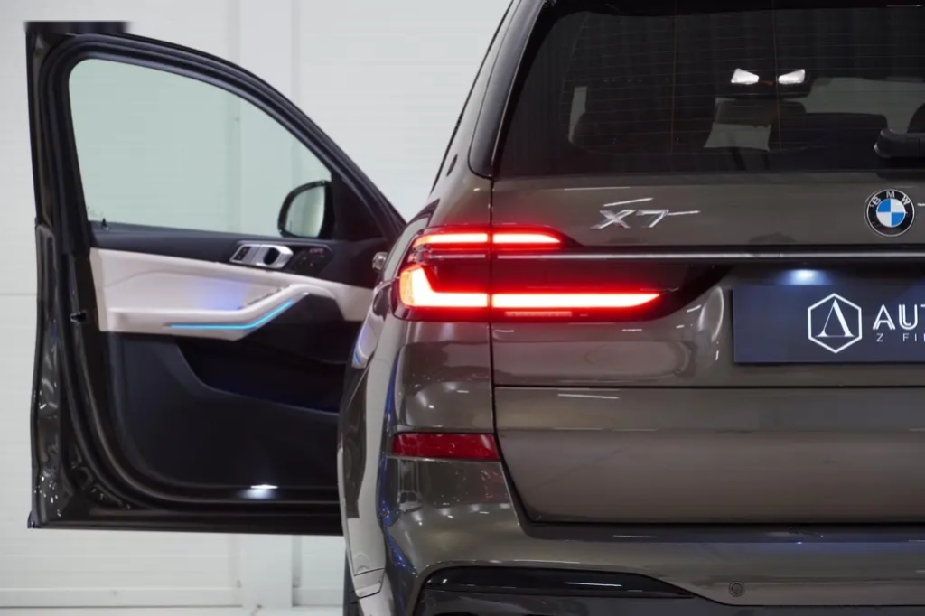 BMW X7, 40i,M-PAKET,HUD,PANO,ZÁRUKA - 9