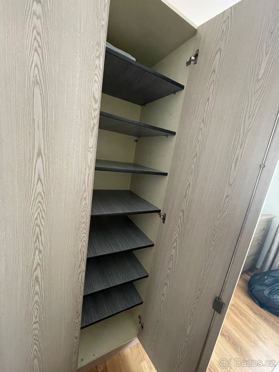 Ložnice - postel + šatní skříň - 9
