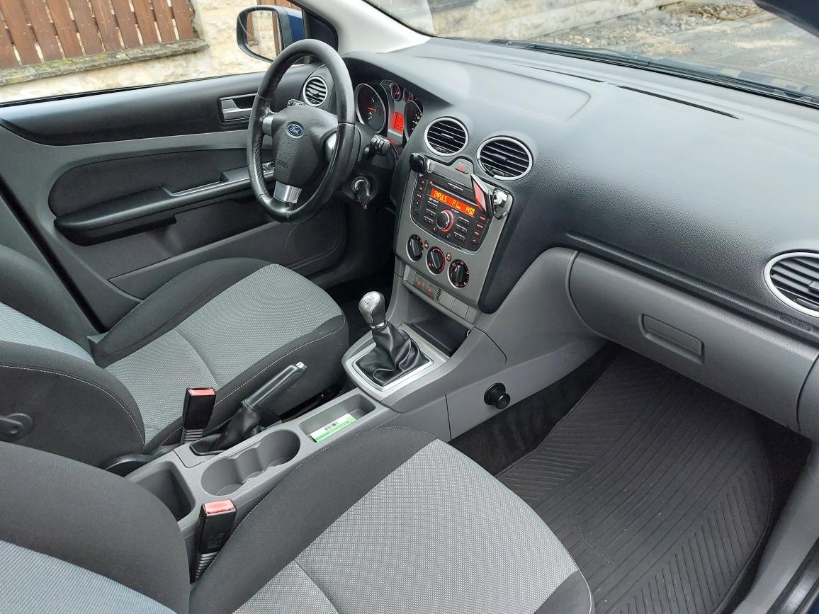 FORD FOCUS combi 1,6 74kw, benzin, r. v. 2/2011 koupeno v CZ - 9