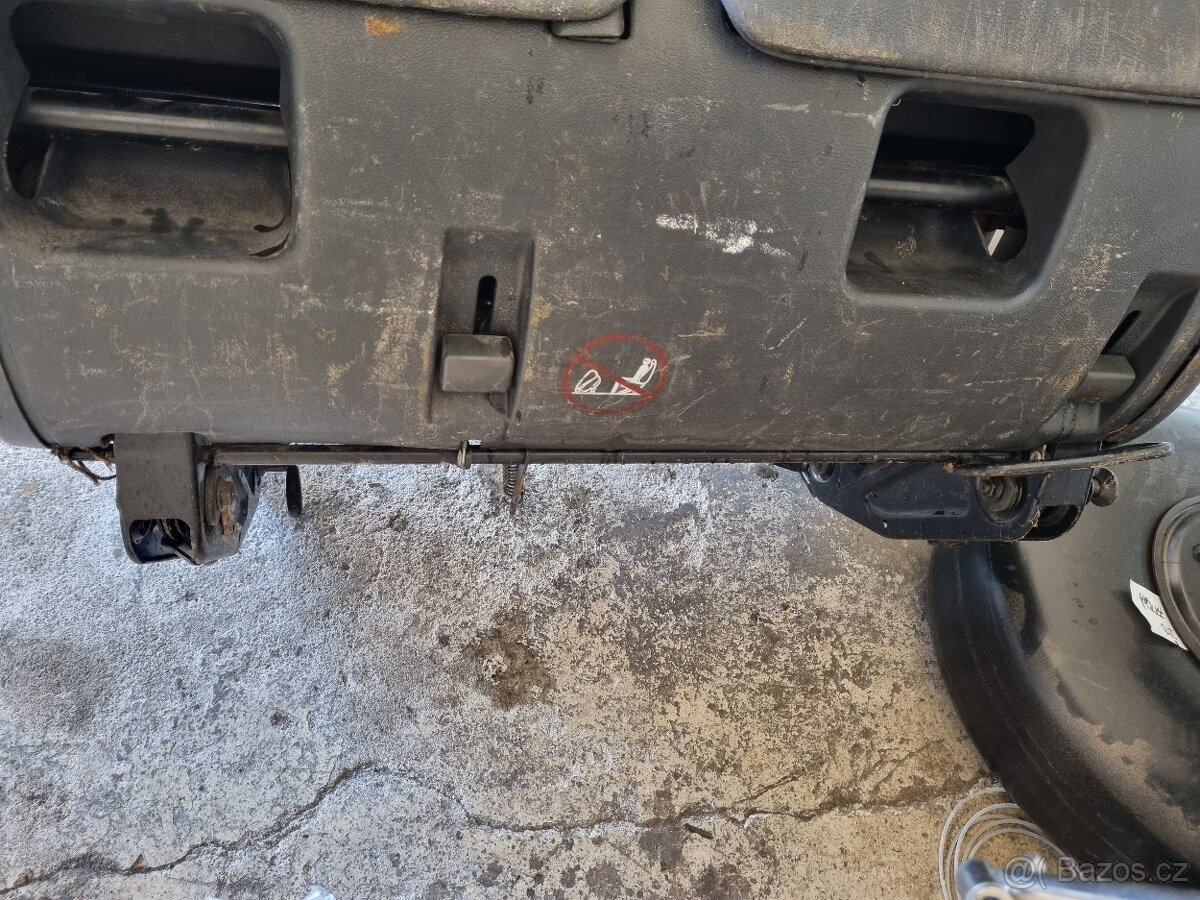 Prostřední řada sedaček Mercedes Vito W639 sklápěcí - 9