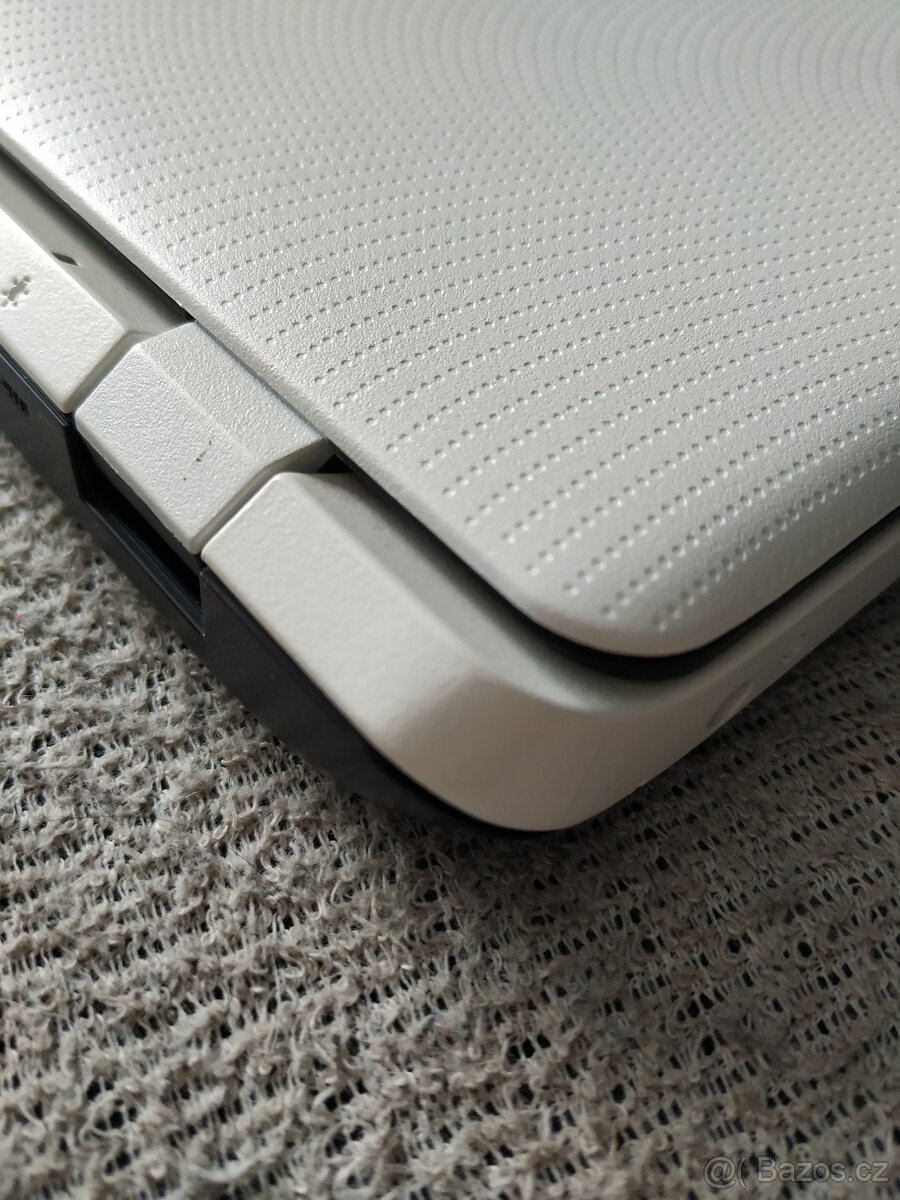 Malý Acer 11.6" na ND/servis + adaptér - 9