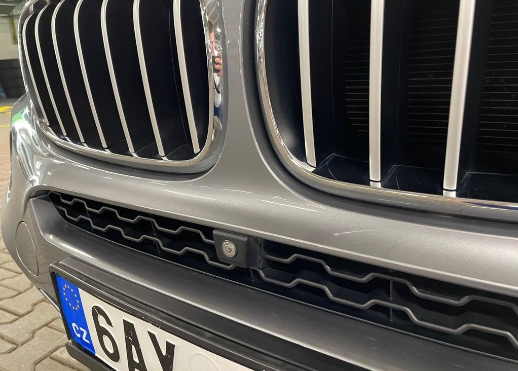 Prodám krásné BMW X6 xDrive40d AA Sedan - 9