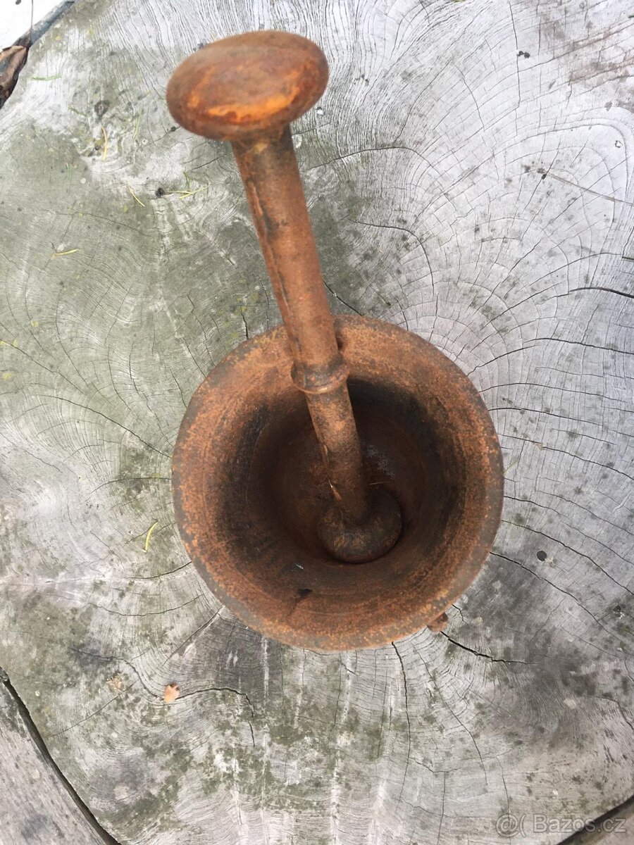 Hmoždíř litinový s tloukem - 9