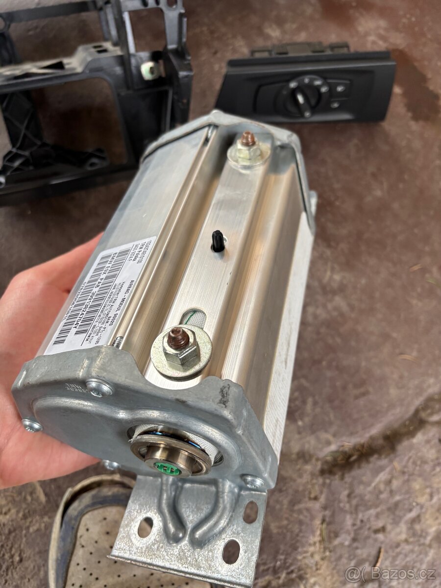 díly interiéru bmw e90 - 9