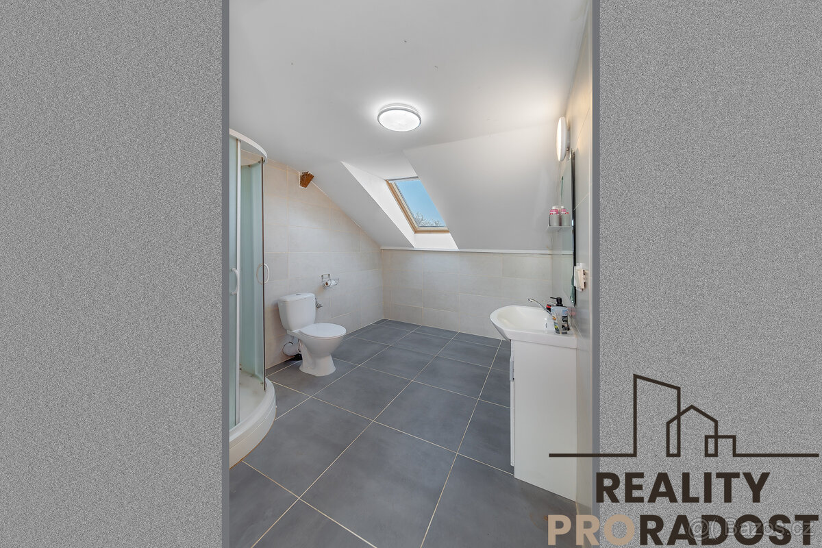 Prodej rodinného domu 4+1 v Hraběticích v okrese Znojmo - 9