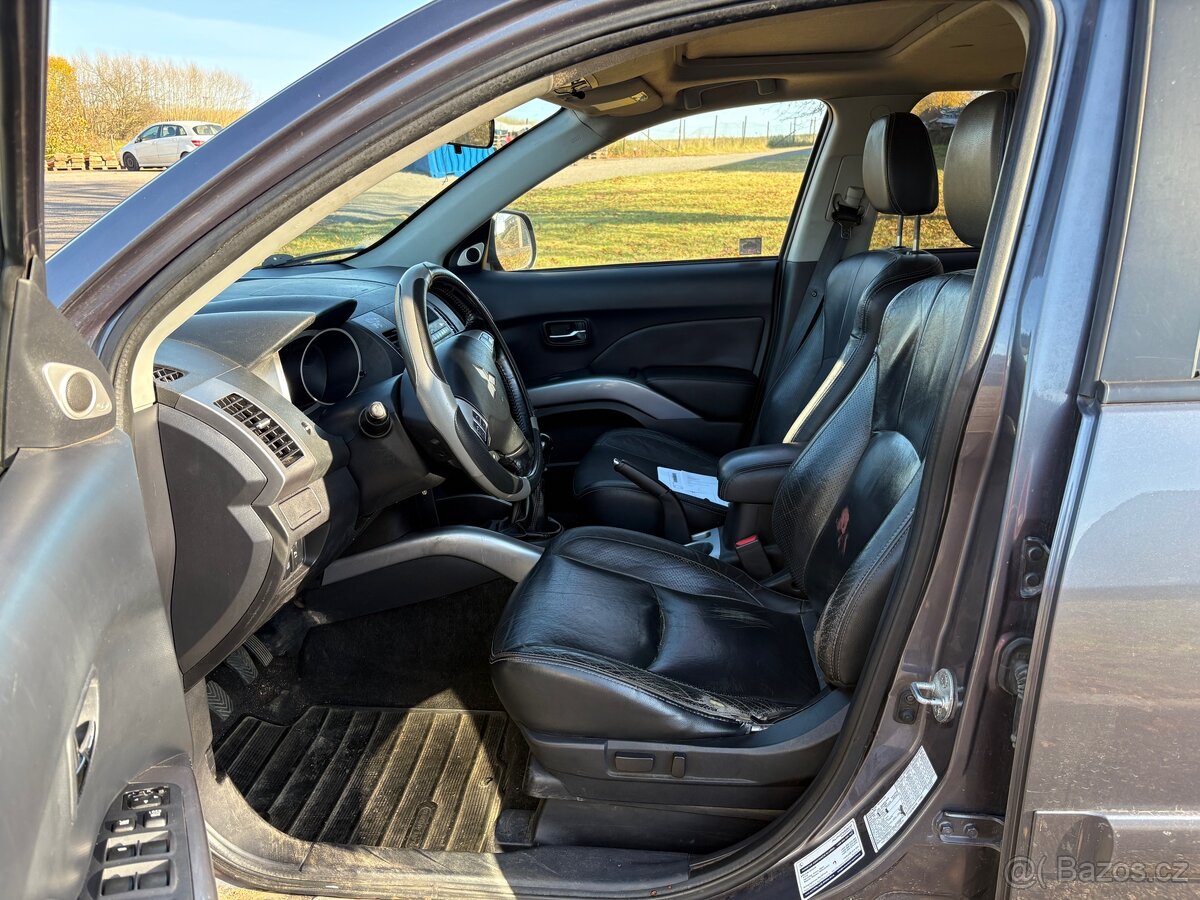 Prodám Mitsubishi Outlander 2.0 di-d 123kw servis, nová STK - 9