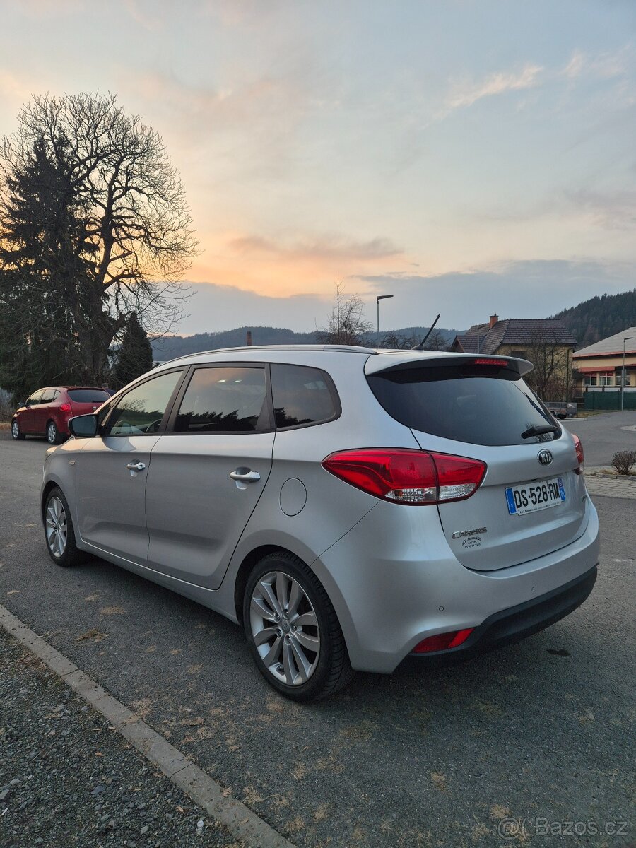 Kia Carens, 1.7crdi. 7-mist. - 9