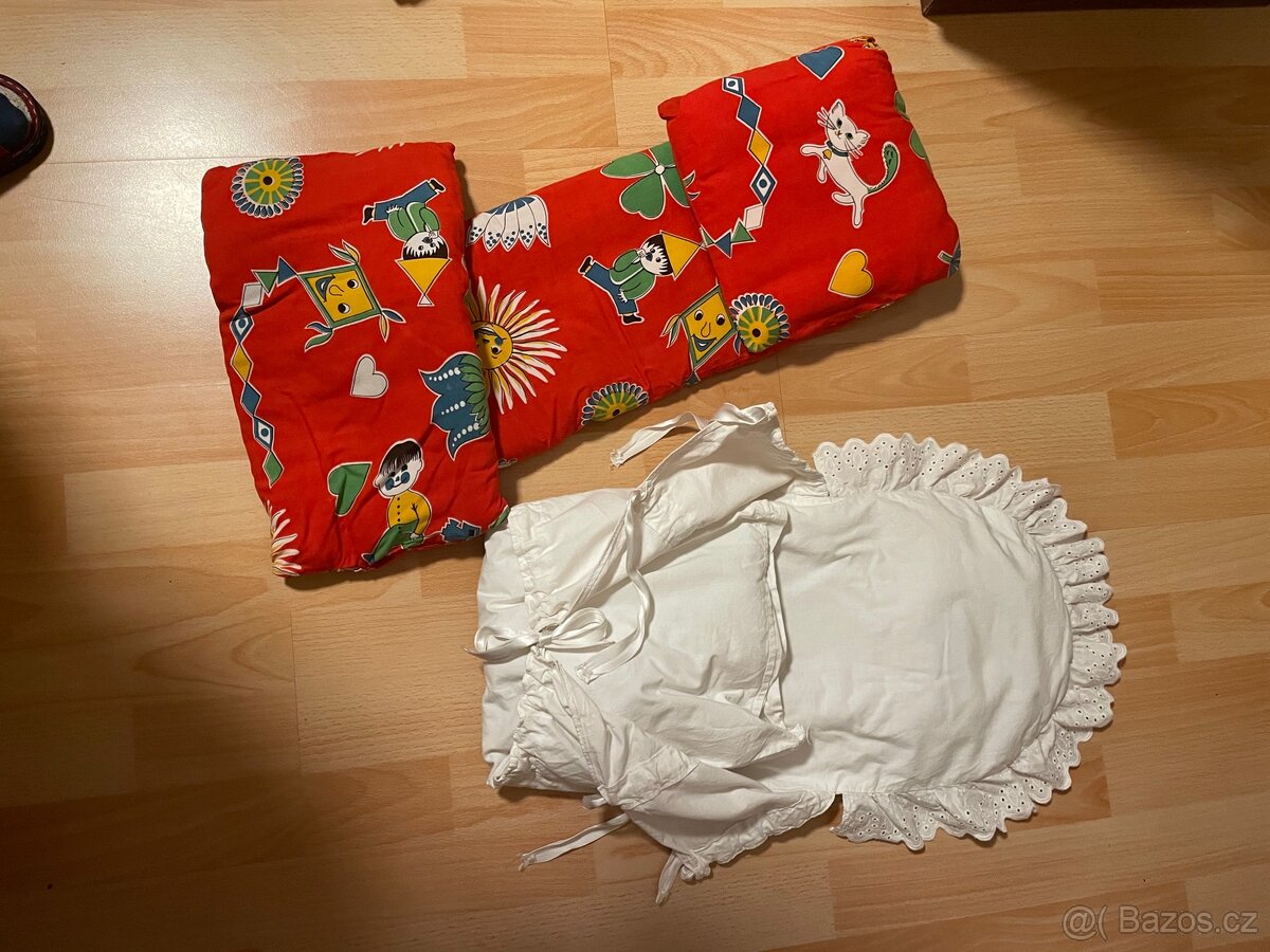 Dřevěná retro postýlka na kolečkách - 9