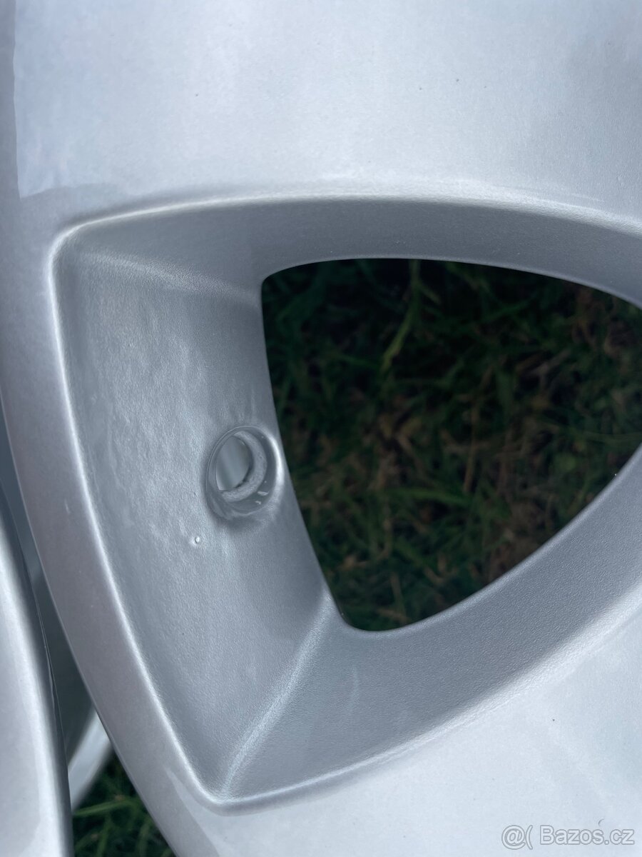 Alu Škoda Superb1/2 7jx16 ET45 5x112 - 9