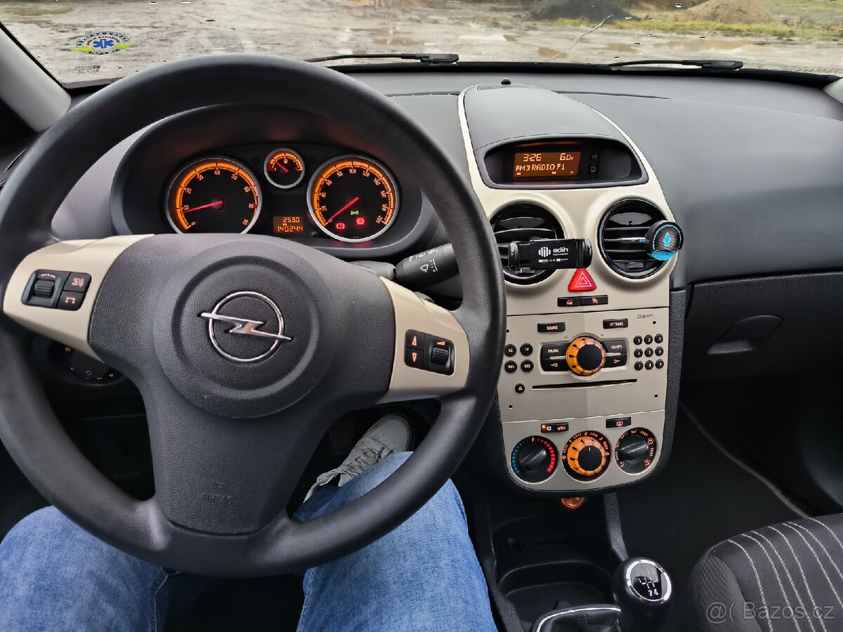 Opel Corsa 1.2l, 5 dveří, klimatizace - 9