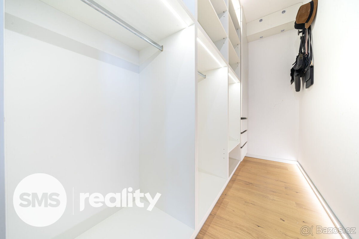 RD 4+1, 225 m2 (včetně garáže a terasy), pozemek 1061 - 9