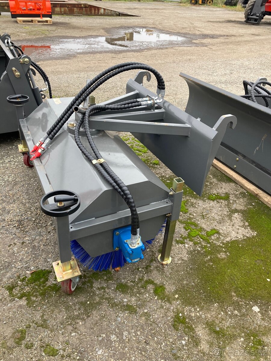 Teleskopický nakladač - 9