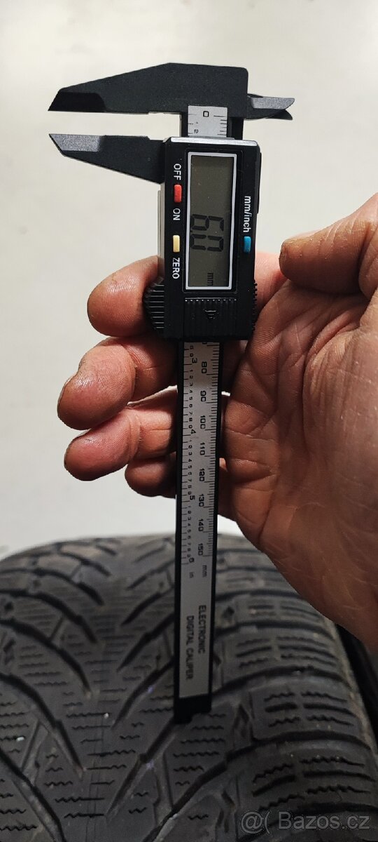 235/50/18 Nokian WR SUV 4, DOT 4518, vz 7.0-6.0mm - 9