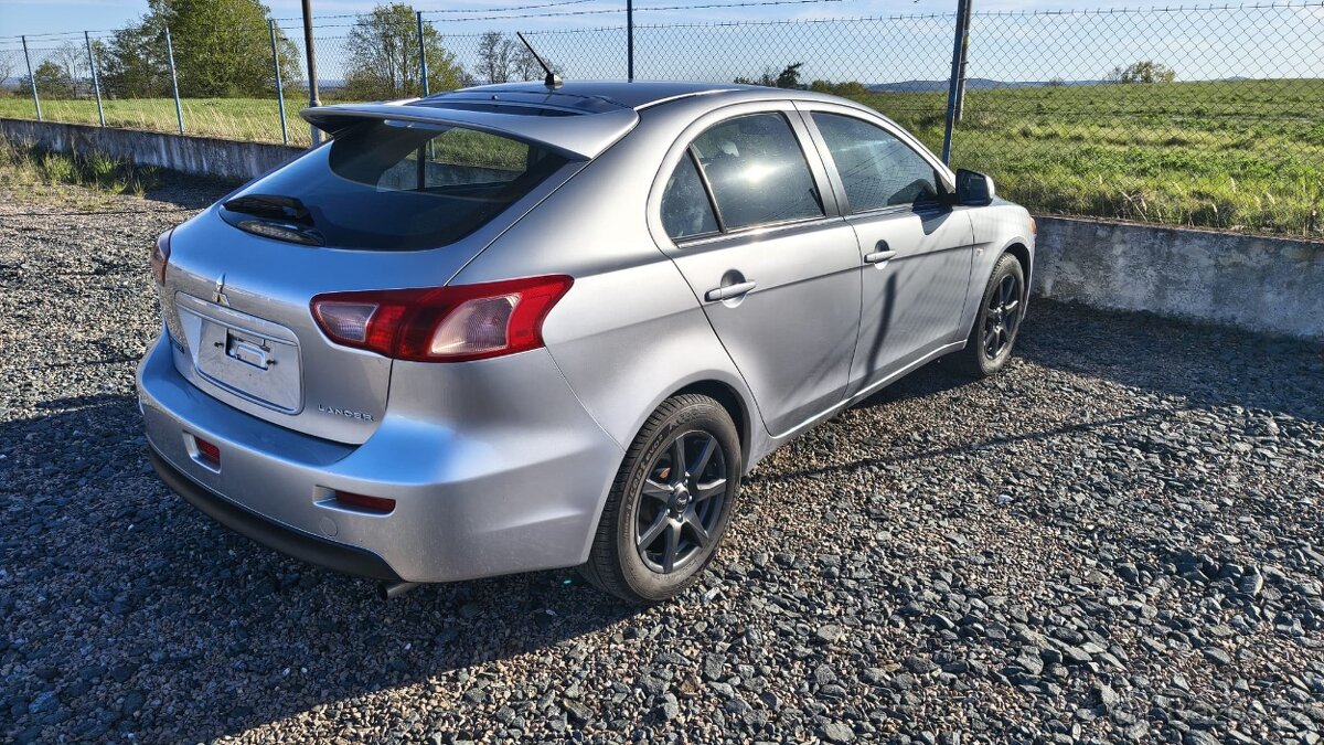 Mitsubishi Lancer 1.5 i ls - 9