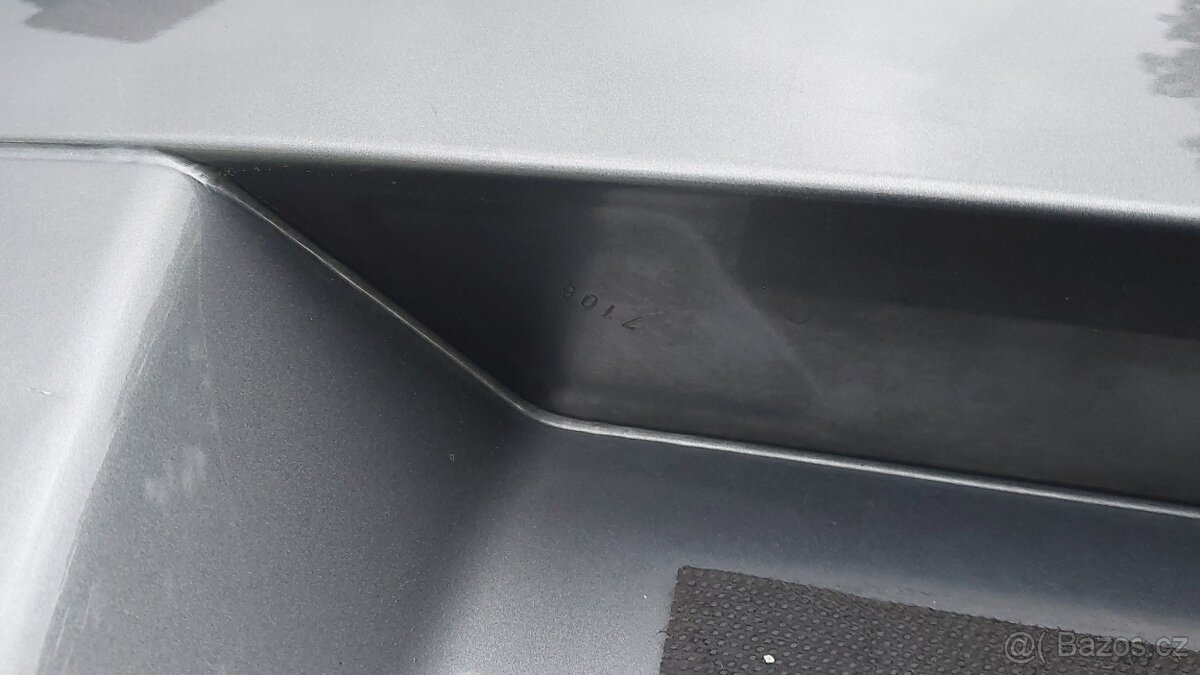 VW GOLF Plus – DVEŘE KUFR ŠEDÉ , STĚRAČ - 9