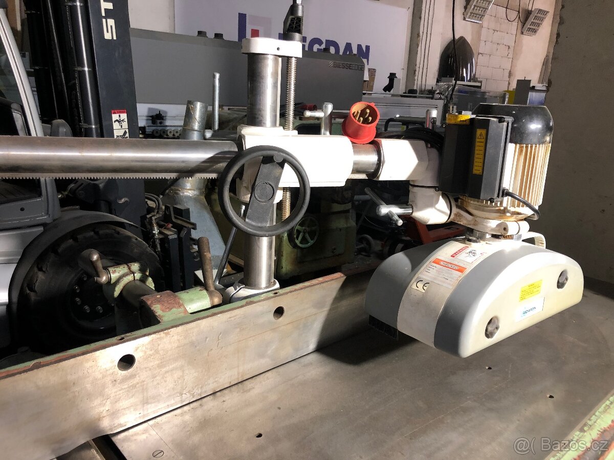 Srovnávací fréza s podavačem - 9