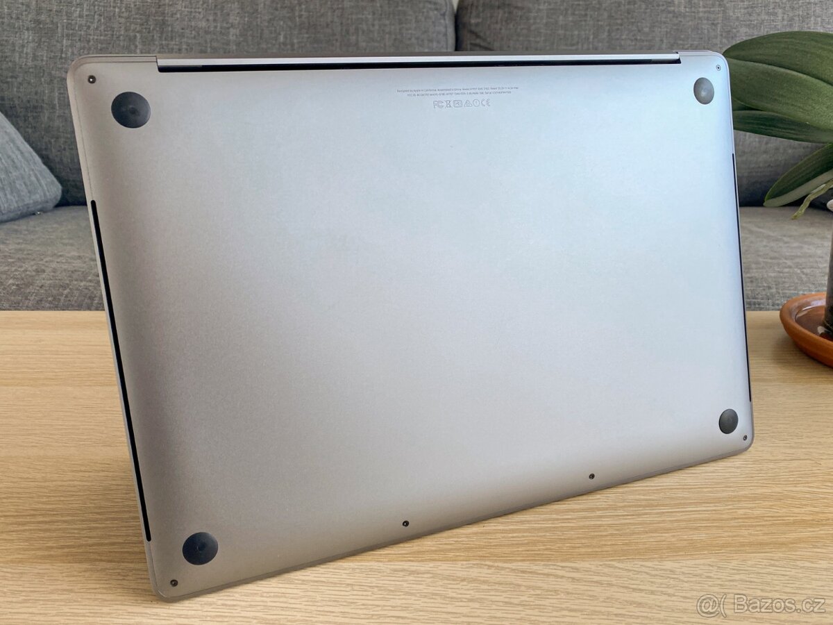 Apple MacBook Pro 15" - ZÁNOVNÍ STAV 10/10 - ZÁRUKA - 9