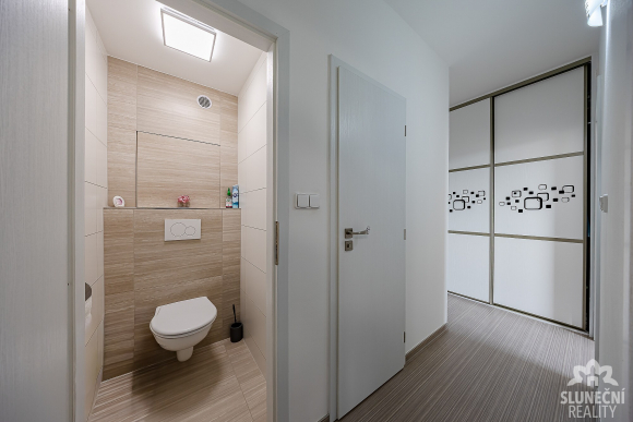 Pronájem prostorného bytu 3+1 s lodžií, 68 m² – Zlín, Na Hon - 9