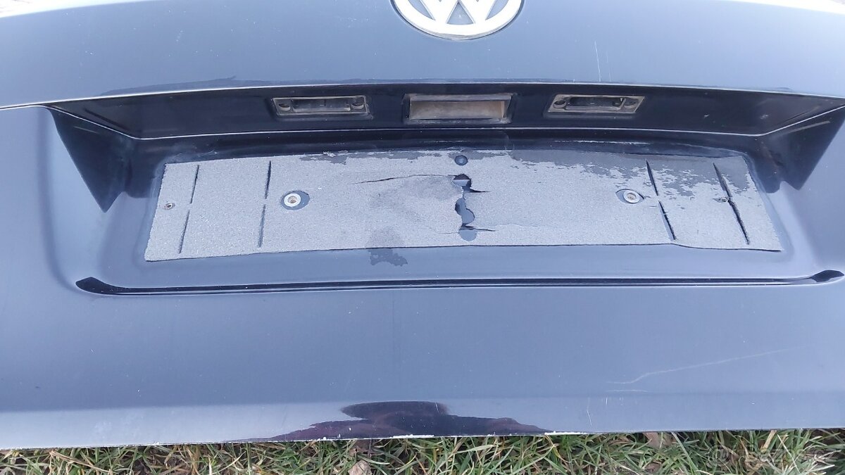 VW GOLF Plus – DVEŘE KUFR ČERNÁ LC9Z - 9