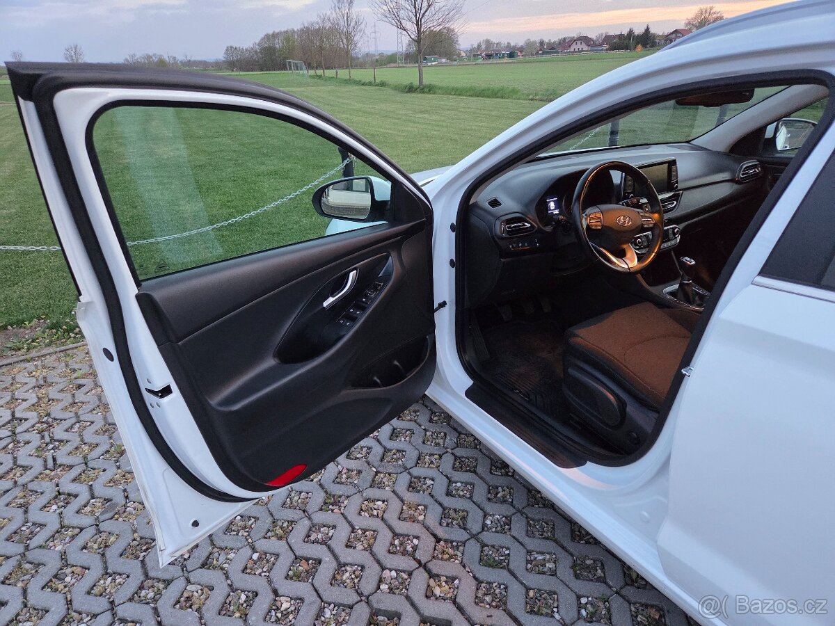 Hyundai i30 combi, 1.6 CRDi, 85 kW, Smart+, ČR, DPH - 9