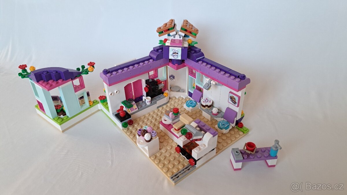 LEGO® Friends 41336 a 41332, Emma a umělecká kavárna - 9