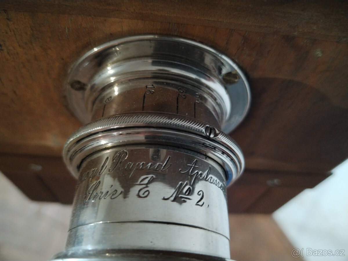 starožitný fotoaparát se statívem - 9