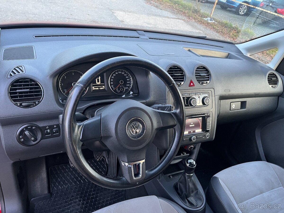 Vw Caddy 2.0tdi 103 kw 7.míst po servisu závěs vyhř.sedačky - 9